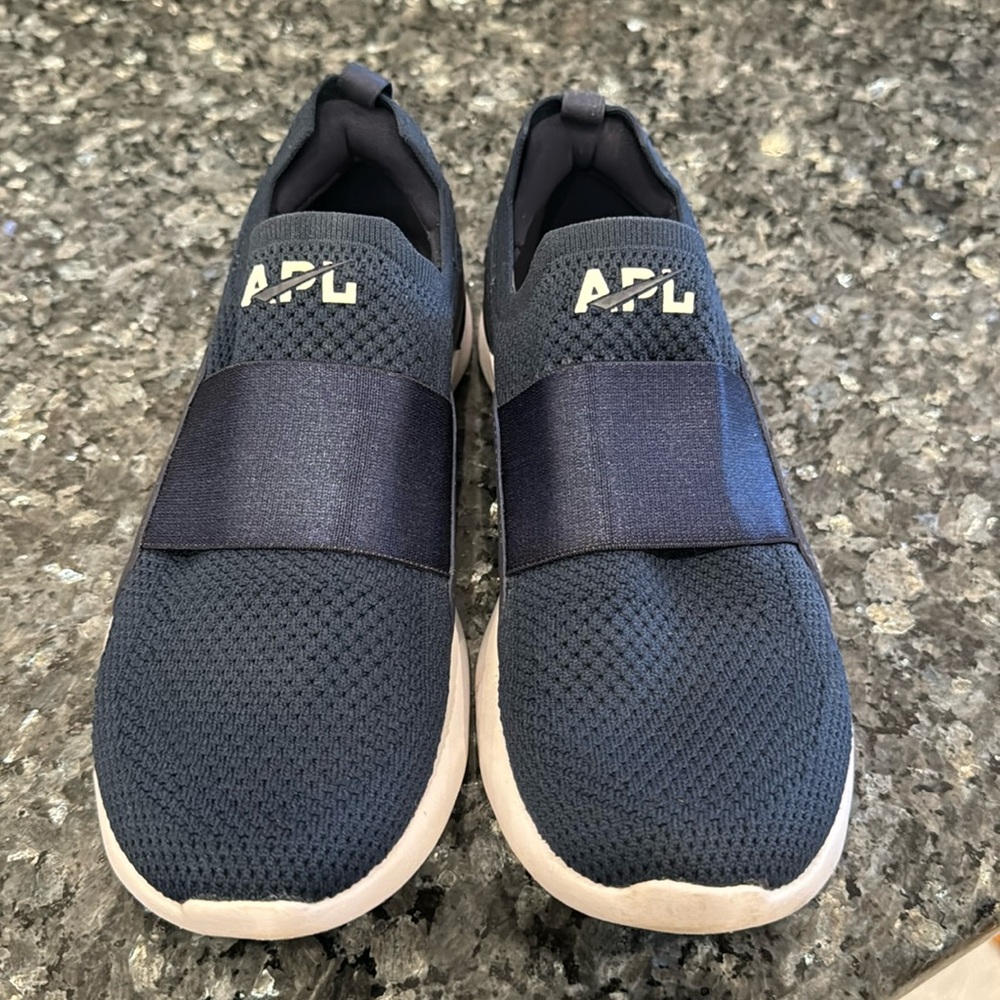 APL women’s Techloom Bliss size 7.5
